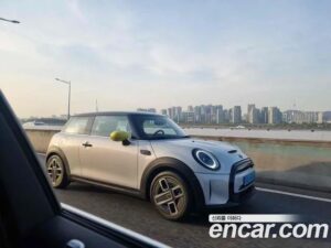 Mini Cooper SE ELECTRIC 2022 года из Южной Кореи