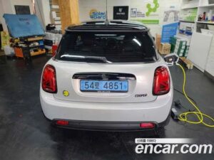 Mini Cooper SE ELECTRIC 2022 года из Южной Кореи