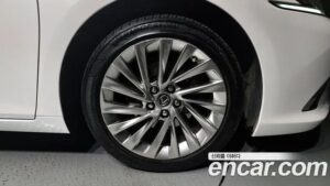 Lexus ES Luxury Plus 2020 года из Южной Кореи