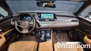 Lexus ES Luxury Plus 2020 года из Южной Кореи