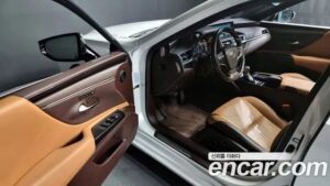 Lexus ES Luxury Plus 2020 года из Южной Кореи