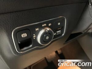 Mercedes-Benz GLB-Class GLB200 d 2023 года из Южной Кореи