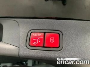 Mercedes-Benz GLB-Class GLB200 d 2023 года из Южной Кореи