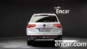 Volkswagen Tiguan 2.0 TSI Prestige 2023 года из Южной Кореи