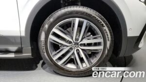 Volkswagen Tiguan 2.0 TSI Prestige 2023 года из Южной Кореи