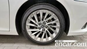 Lexus ES Luxury Plus 2021 года из Южной Кореи