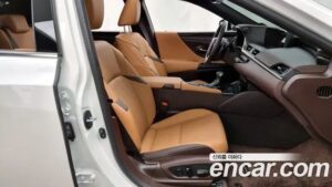 Lexus ES Luxury Plus 2021 года из Южной Кореи