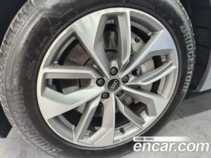 Audi e-tron 55 4WD 2022 года из Южной Кореи