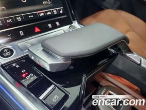 Audi e-tron 55 4WD 2022 года из Южной Кореи