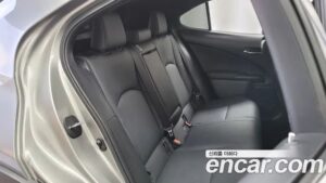 Lexus UX 2.0 F-Sport 2WD 2022 года из Южной Кореи