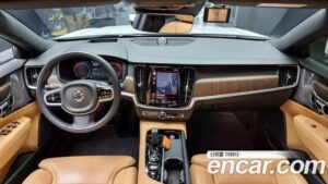 Volvo V90 B5 PRO AWD 2021 года из Южной Кореи