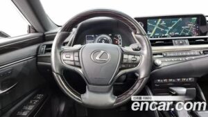 Lexus ES Luxury Plus 2021 года из Южной Кореи