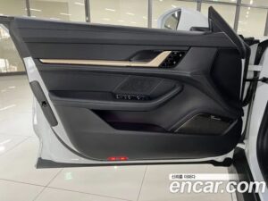 Porsche Taycan Turbo 2021 года из Южной Кореи
