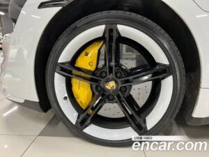 Porsche Taycan Turbo 2021 года из Южной Кореи
