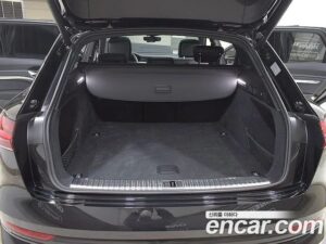 Audi e-tron 55 4WD 2022 года из Южной Кореи