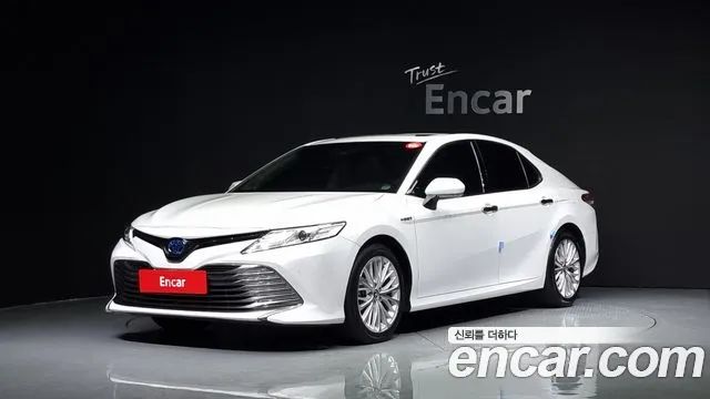 Toyota Camry 2.5 XLE HYBRID 2019 года из Кореи