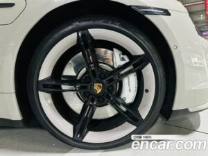 Porsche Taycan Turbo 2022 года из Южной Кореи
