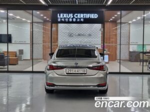 Lexus ES Executive 2022 года из Южной Кореи