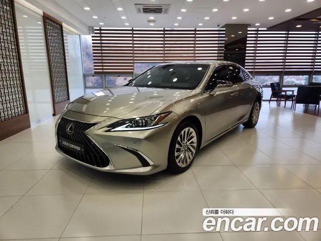 Lexus ES Luxury Plus 2023 года из Кореи