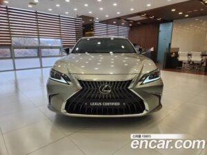 Lexus ES Luxury Plus 2023 года из Южной Кореи