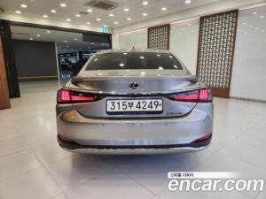 Lexus ES Luxury Plus 2023 года из Южной Кореи
