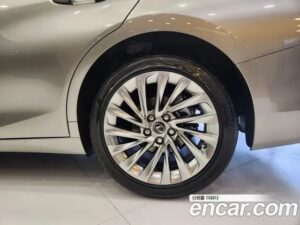 Lexus ES Luxury Plus 2023 года из Южной Кореи
