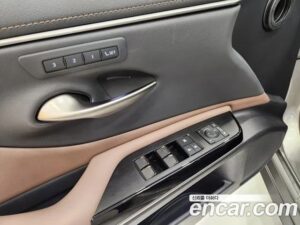 Lexus ES Luxury Plus 2023 года из Южной Кореи