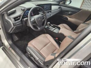 Lexus ES Luxury Plus 2023 года из Южной Кореи