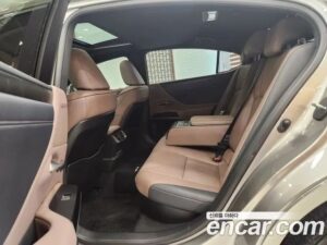 Lexus ES Luxury Plus 2023 года из Южной Кореи
