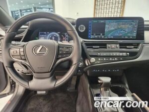 Lexus ES Luxury Plus 2023 года из Южной Кореи