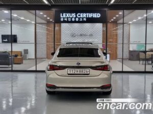 Lexus ES F-Sport 2022 года из Южной Кореи