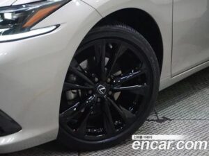 Lexus ES F-Sport 2022 года из Южной Кореи