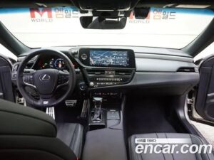 Lexus ES F-Sport 2022 года из Южной Кореи