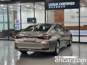 Lexus ES Luxury Plus 2022 года из Южной Кореи