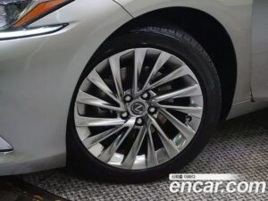 Lexus ES Luxury Plus 2022 года из Южной Кореи