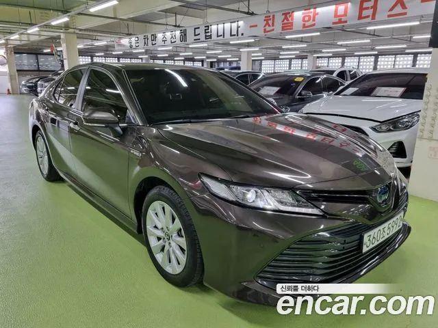 Toyota Camry 2.5 LE HYBRID 2019 года из Кореи