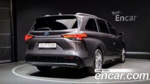 Toyota Sienna 2.5 HYBRID 2WD 2021 года из Южной Кореи