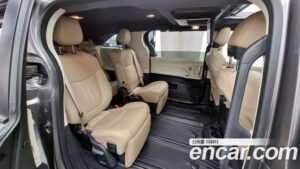 Toyota Sienna 2.5 HYBRID 2WD 2021 года из Южной Кореи