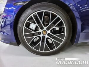 Porsche Taycan Turbo 2021 года из Южной Кореи