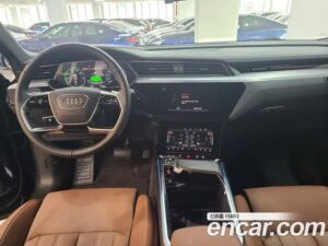 Audi e-tron 55 4WD 2022 года из Южной Кореи