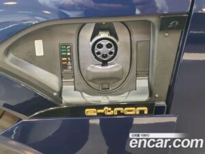 Audi e-tron 55 4WD 2022 года из Южной Кореи