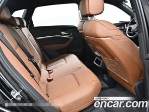 Audi e-tron 55 4WD 2022 года из Южной Кореи