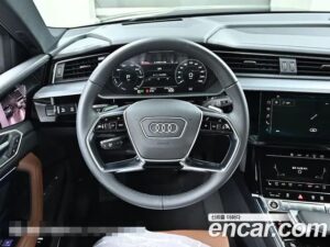 Audi e-tron 55 4WD 2022 года из Южной Кореи