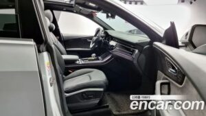 Audi Q8 45 TDI 4WD Premium 2021 года из Южной Кореи