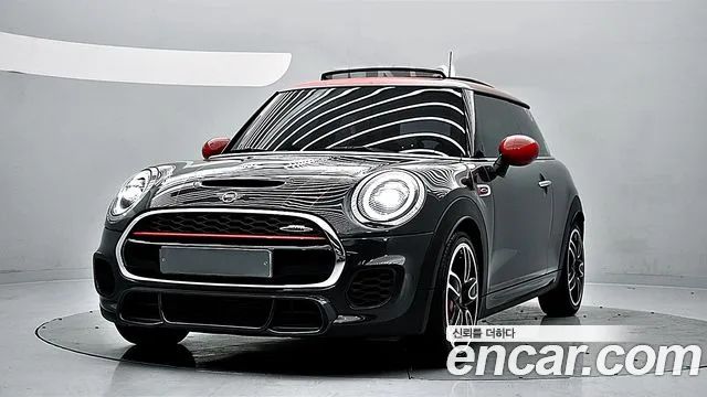 Mini Cooper JCW 2019 года из Кореи