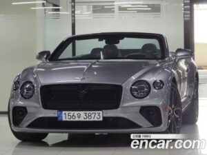 Bentley Continental 4.0 GTC 2021 года из Южной Кореи