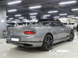 Bentley Continental 4.0 GTC 2021 года из Южной Кореи