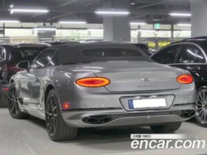 Bentley Continental 4.0 GTC 2021 года из Южной Кореи