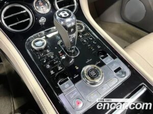 Bentley Continental 4.0 GTC 2021 года из Южной Кореи