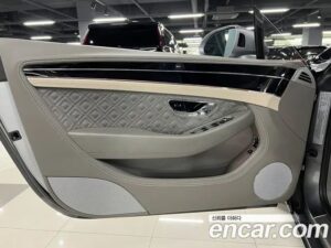 Bentley Continental 4.0 GTC 2021 года из Южной Кореи